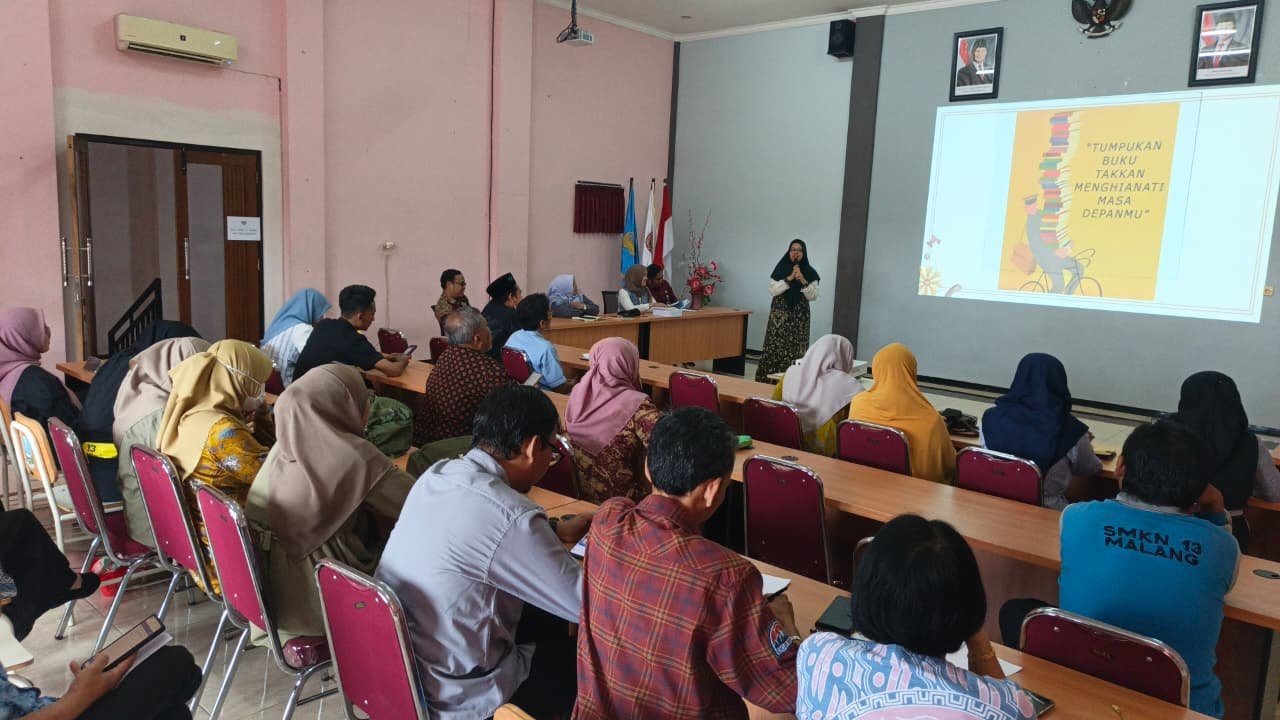 Praktik Baik “Sagusabu(Satu Guru Satu Buku)” oleh Ibu Ariani Kusumaningrum, S.TP., MM Menginspirasi Guru SMKN 13 Malang