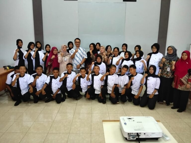 Golden Tulip Holland Resort Batu Berikan Pembekalan Profesional untuk PKL Siswa APHP SMKN 13 Malang